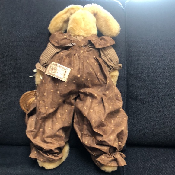 One of a kind Bunny By The Bay. Excellent condition. - Picture 5 of 7